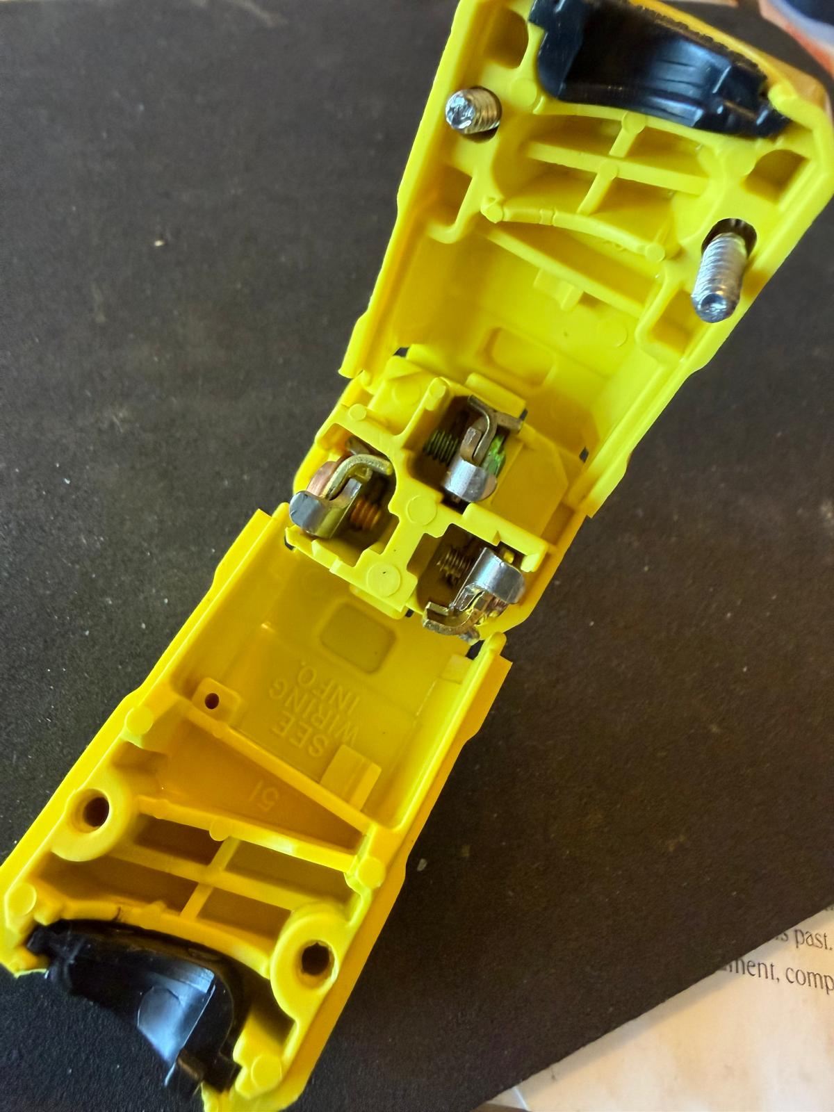 Hubbell AC Plug View 1