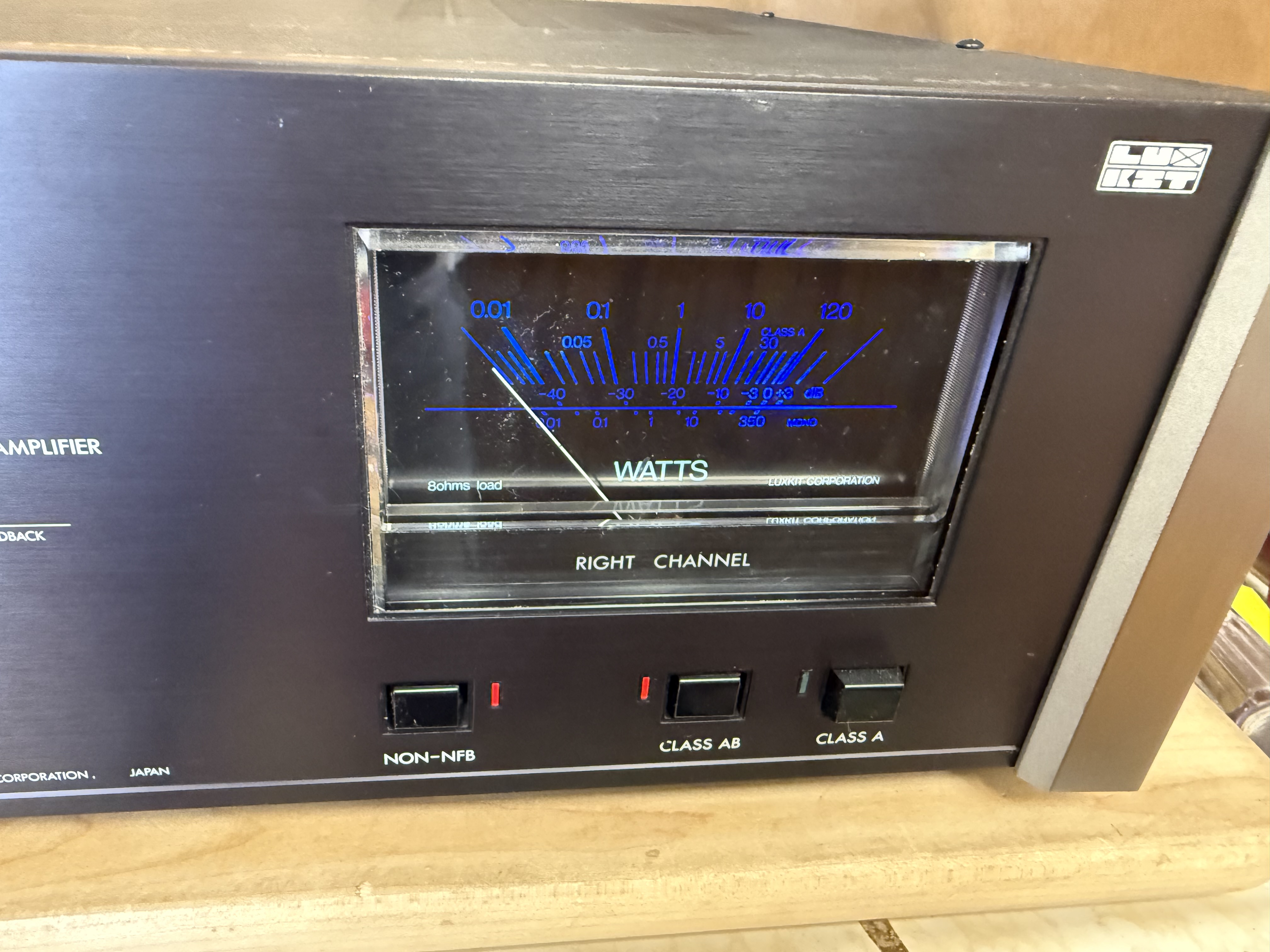 Luxman A902M View 8