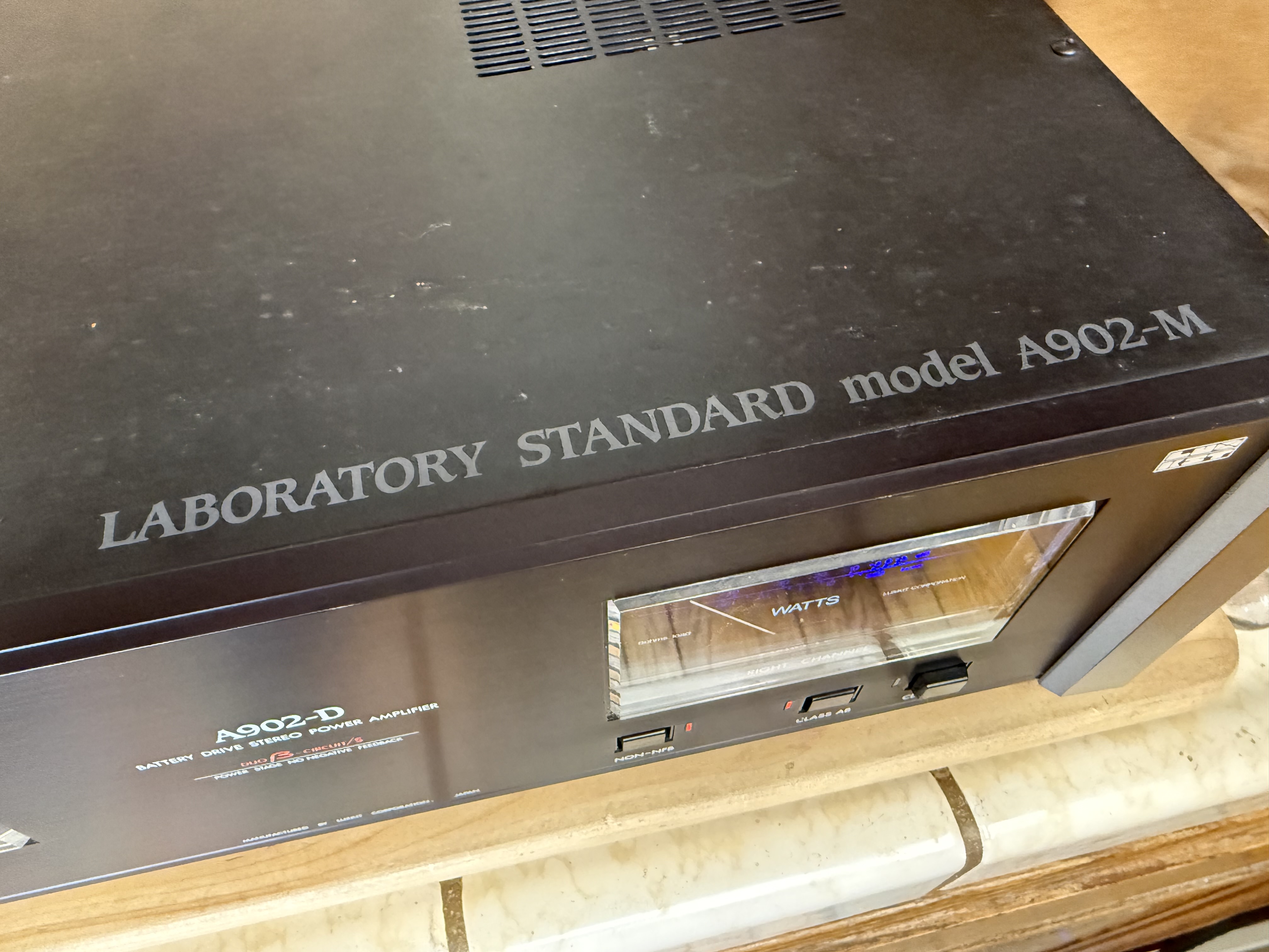Luxman A902M View 9