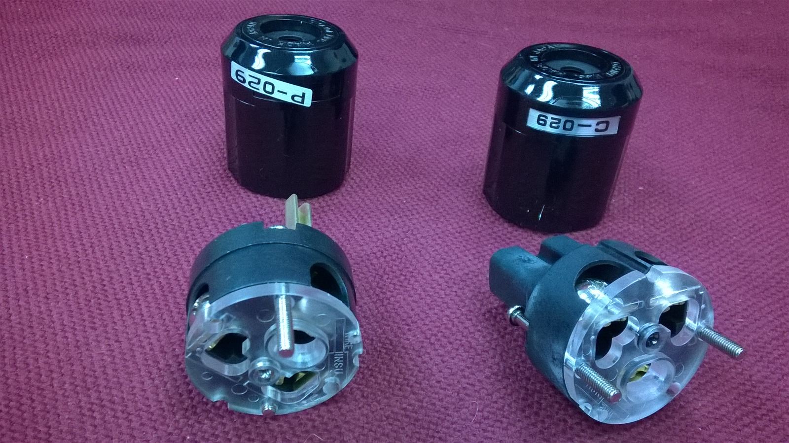 Oyaide AC Plug View 3