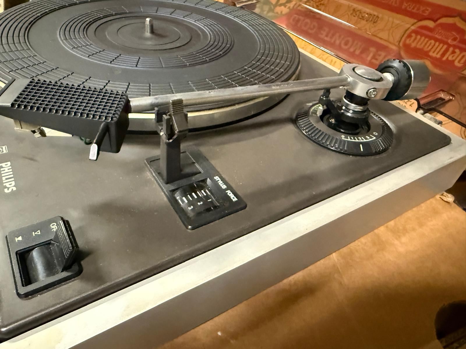 Philips HiFi Turntable with Grado Cartridge View 2
