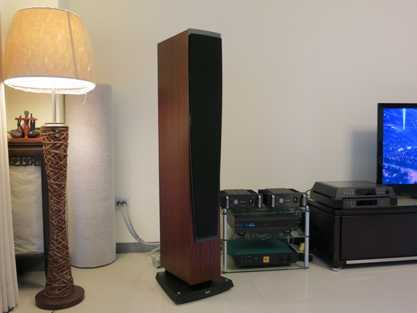 Pair of SM-70 PRO amplifiers driving Dynaudio S5.4 loudspeakers